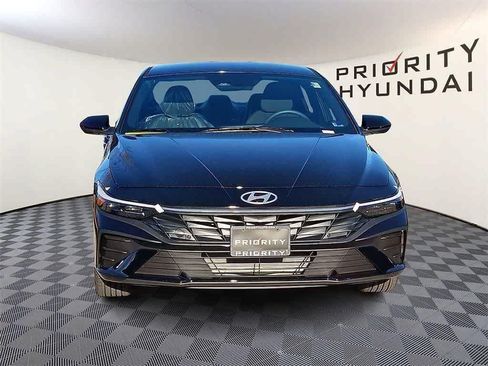 New 2026 Hyundai Elantra Sport FWD image 17
