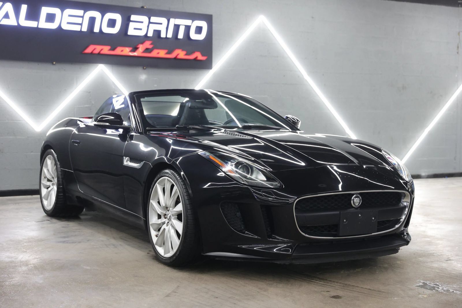 Used 2014 Jaguar F-TYPE Convertible RWD image 10
