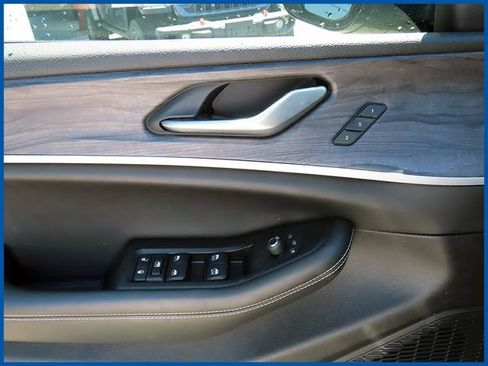 Used 2023 Jeep Grand Cherokee L Limited AWD/4WD image 13