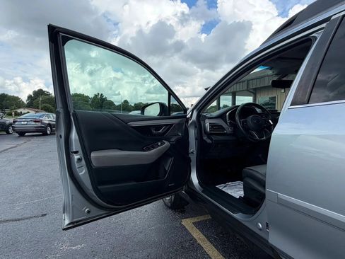 Used 2020 Subaru Outback Limited AWD/4WD image 5