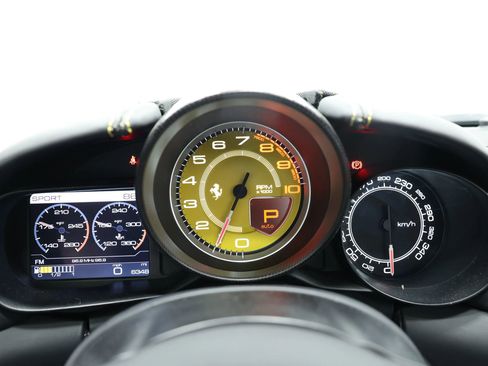 Used 2015 Ferrari California T RWD image 33