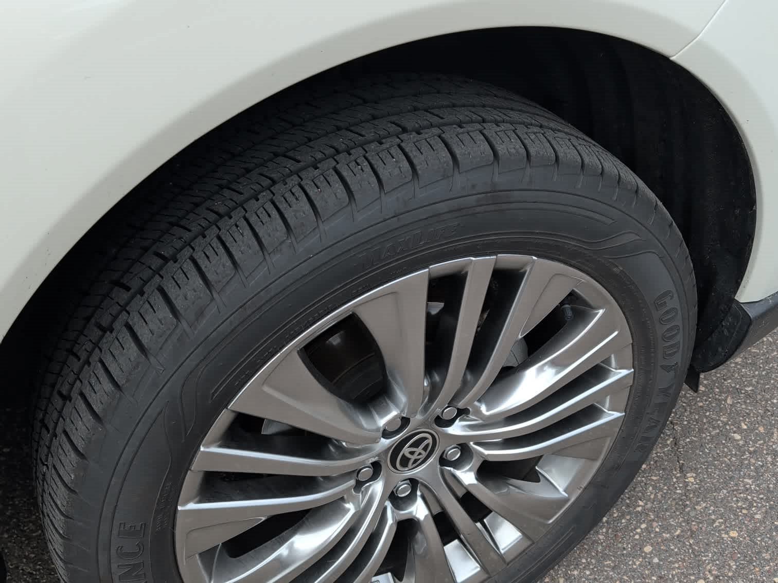 Used 2021 Toyota Venza Limited w/ Advanced Technology Package AWD/4WD image 9