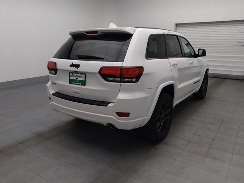 Used 2018 Jeep Grand Cherokee Altitude AWD/4WD image 9