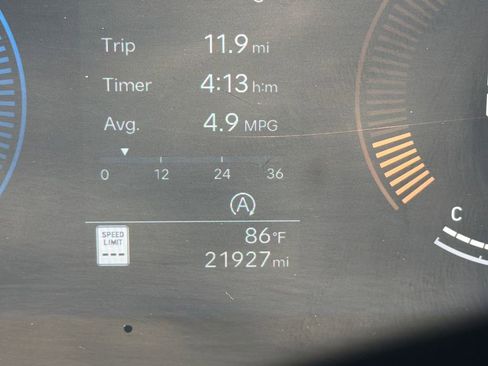 Used 2024 Hyundai Santa Fe SEL FWD image 4