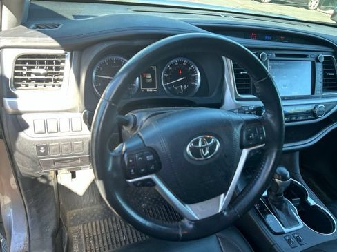 Used 2019 Toyota Highlander XLE AWD/4WD image 26