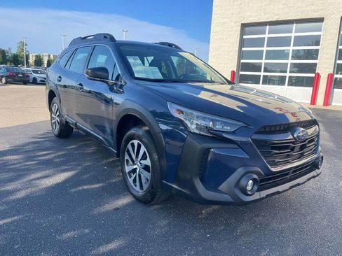 Used 2024 Subaru Outback AWD/4WD image 2