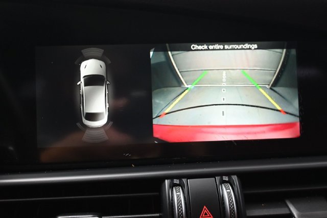 Used 2019 Alfa Romeo Giulia Ti RWD image 16