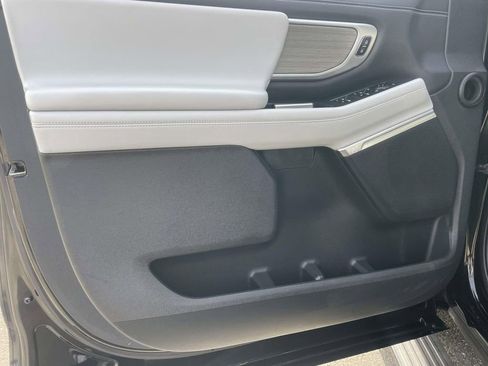 Certified 2025 Ford Expedition Platinum image 21