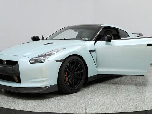 Used 2010 Nissan GT-R Premium AWD/4WD image 9