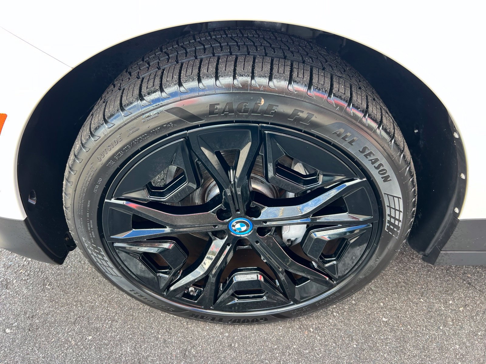 Used 2024 BMW iX xDrive50 w/ Convenience Package AWD/4WD image 13