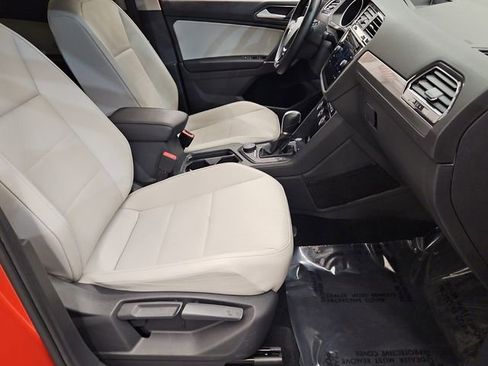 Used 2018 Volkswagen Tiguan SE image 19