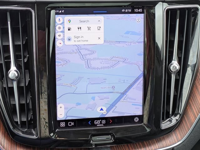Used 2023 Volvo XC60 B5 Plus FWD image 25
