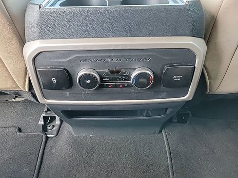 Used 2023 Ford Expedition Limited image 18