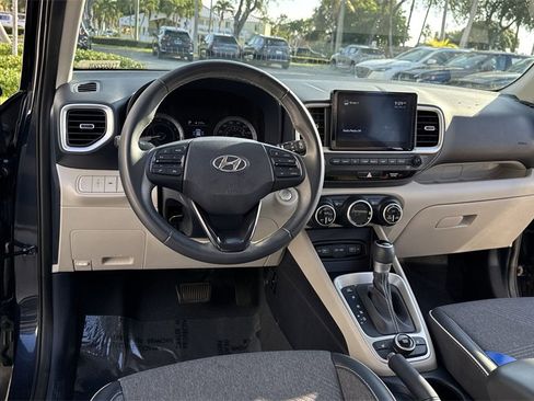 Used 2022 Hyundai Venue Limited image 36