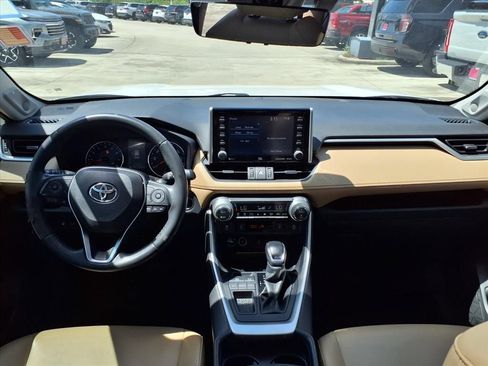 Used 2020 Toyota RAV4 XLE Premium FWD image 15