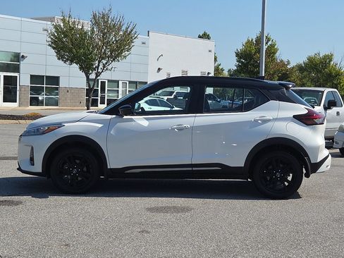 Used 2024 Nissan Kicks SR w/ SR Premium Package FWD image 3