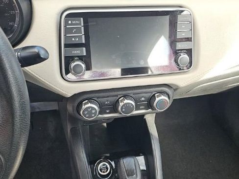 Used 2022 Nissan Versa SV image 7