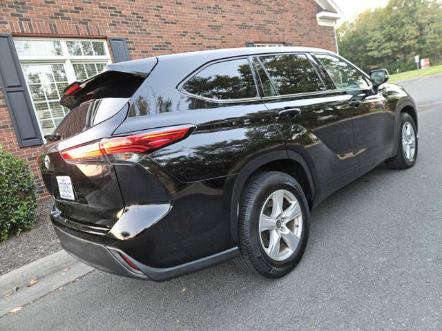 Used 2021 Toyota Highlander L FWD image 5