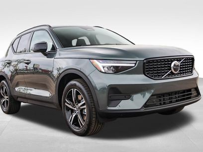 New 2026 Volvo XC40 B5 Core w/ Climate Package