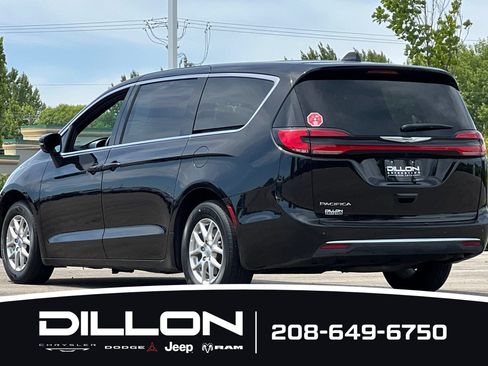 Used 2025 Chrysler Pacifica Select FWD image 6