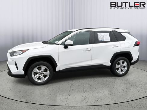 Used 2020 Toyota RAV4 XLE FWD image 3