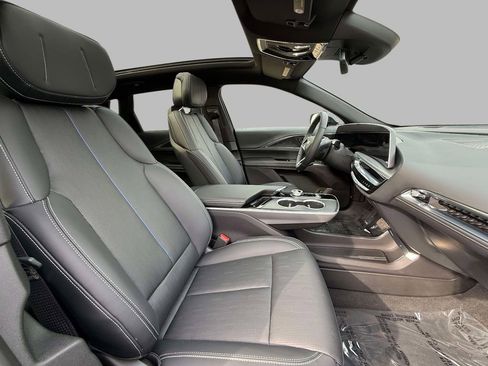 Used 2024 Cadillac Lyriq Sport image 14