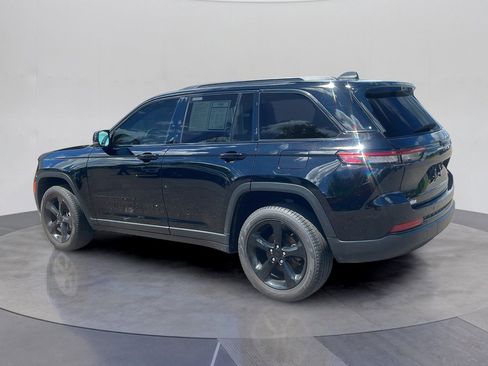 Used 2025 Jeep Grand Cherokee Limited w/ Luxury Tech Group II AWD/4WD image 9
