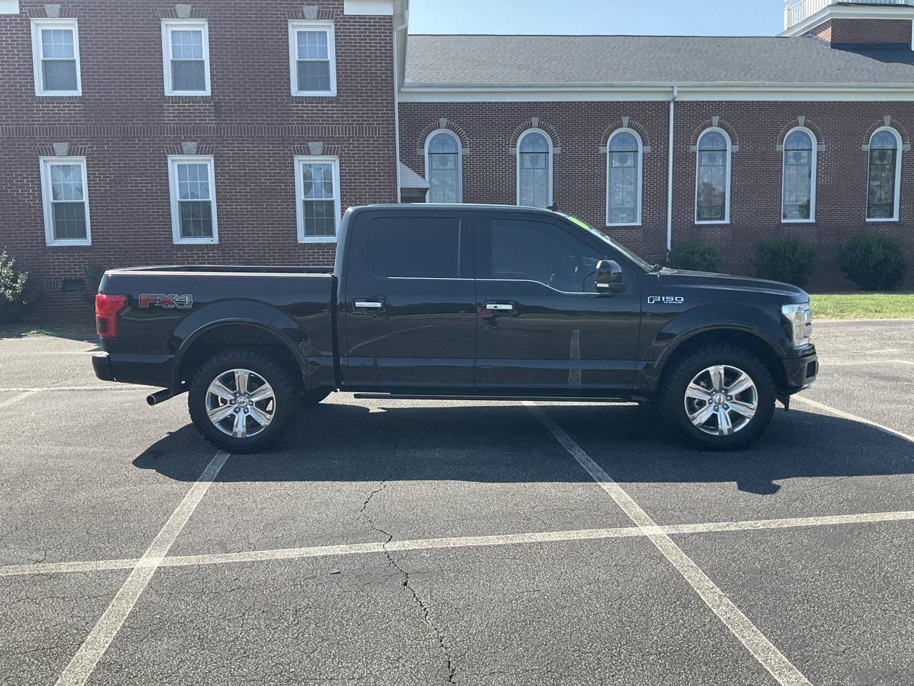 Used 2018 Ford F150 Platinum w/ Equipment Group 701A Luxury AWD/4WD image 4