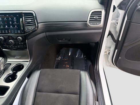 Used 2022 Jeep Grand Cherokee Laredo X image 18