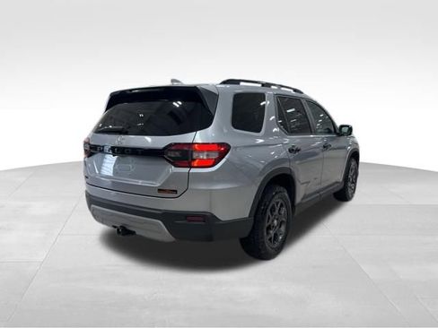 Used 2025 Honda Pilot TrailSport image 28
