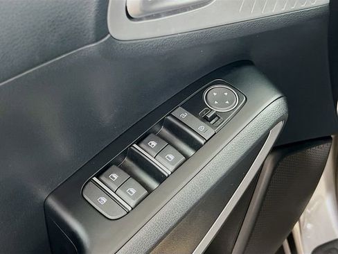 Certified 2025 Kia Soul LX image 17