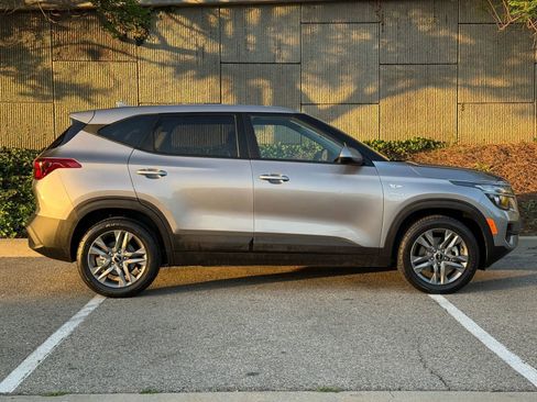 Used 2022 Kia Seltos LX image 10