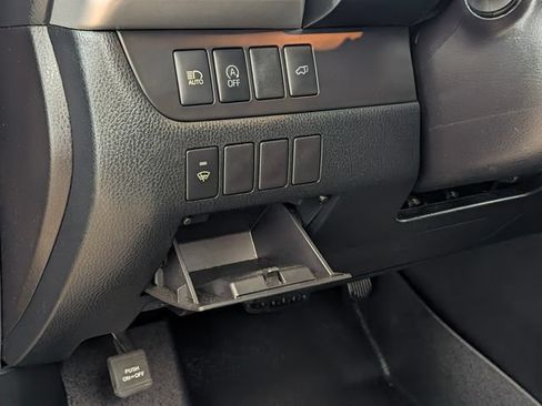 Used 2019 Toyota Highlander XLE AWD/4WD image 10