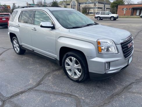 Used 2017 GMC Terrain SLE w/ Chrome Edition image 3
