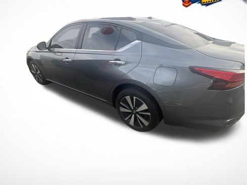 Used 2021 Nissan Altima 2.5 SV AWD/4WD image 2