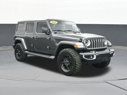 Used 2025 Jeep Wrangler Unlimited Sahara AWD/4WD image 22