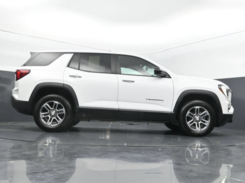 Used 2025 GMC Terrain Elevation AWD/4WD image 40