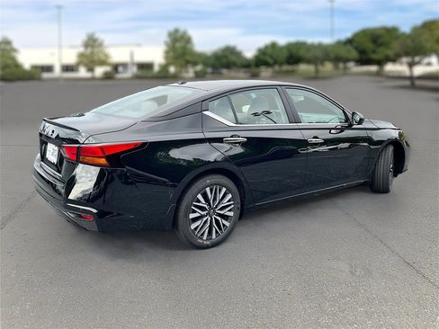 New 2025 Nissan Altima 2.5 SV image 5