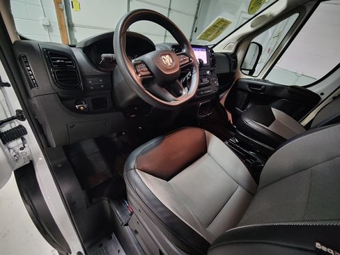 Used 2022 RAM ProMaster 2500 w/ Driver Convenience Group FWD image 25