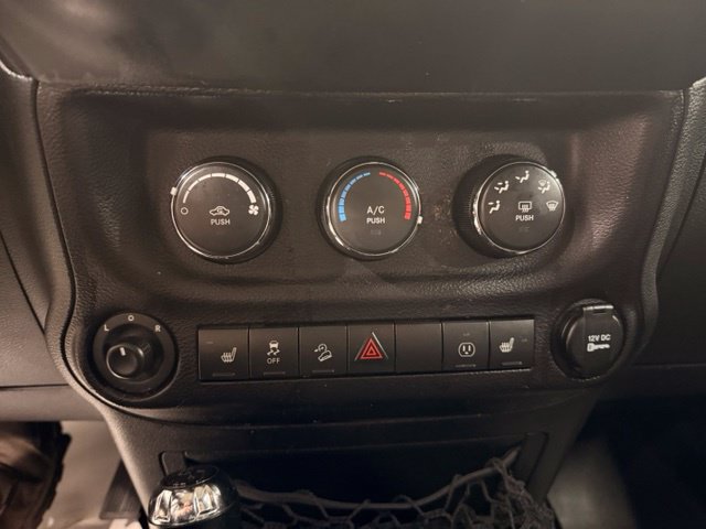 Used 2015 Jeep Wrangler Unlimited Sahara w/ Connectivity Group AWD/4WD image 14