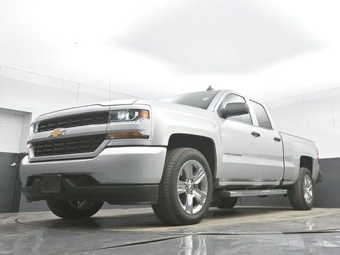 Used 2019 Chevrolet Silverado 1500 Custom w/ Custom Convenience Package RWD image 29