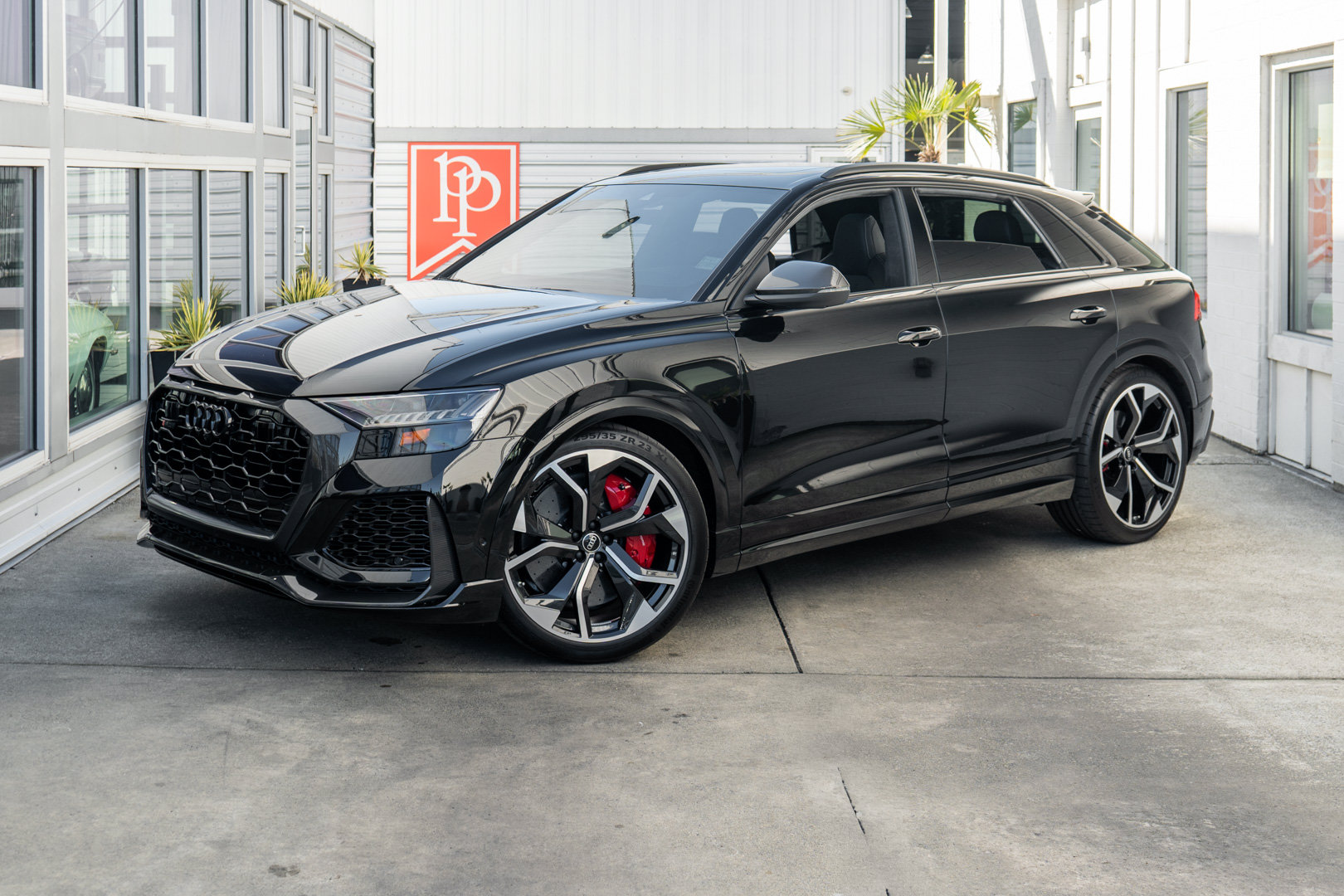 Used 2023 Audi RS Q8 AWD/4WD image 2