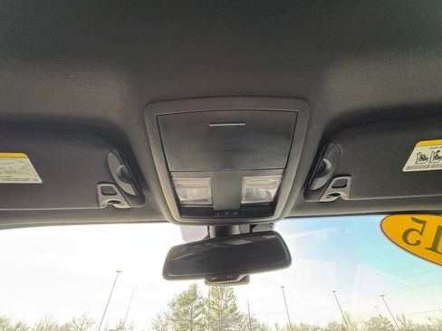 Used 2015 Dodge Challenger SRT image 30