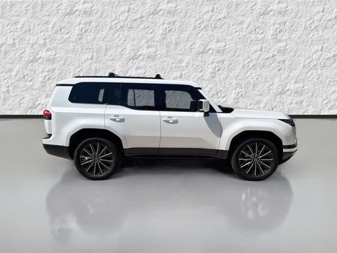 Used 2025 Lexus GX 550 w/ Accessory Package (Z1) AWD/4WD image 2