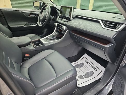 Certified 2019 Toyota RAV4 Limited w/ Advanced Technology Package AWD/4WD image 18