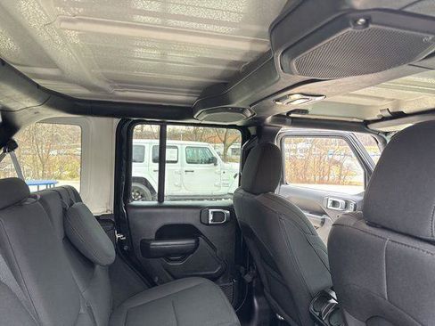 Used 2023 Jeep Wrangler Unlimited AWD/4WD image 33