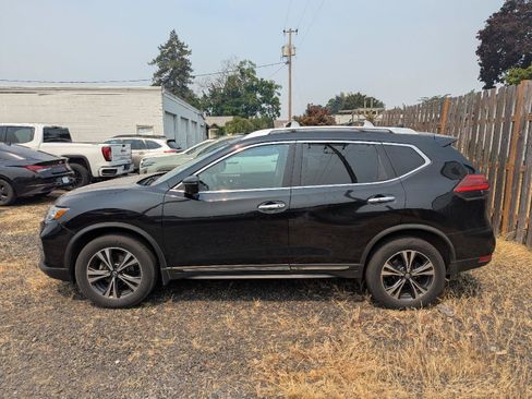 Used 2017 Nissan Rogue SL w/ SL Premium Package AWD/4WD image 2