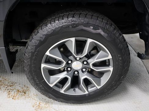Used 2023 Chevrolet Silverado 1500 LT AWD/4WD image 20