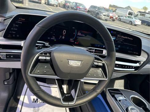 Certified 2024 Cadillac Lyriq Luxury AWD/4WD image 18