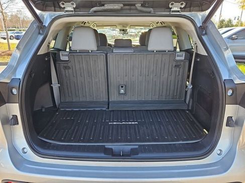 Used 2023 Toyota Highlander LE image 34